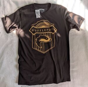 ❤️ Hufflepuff Harry Potter T Shirt Size Medium NWT